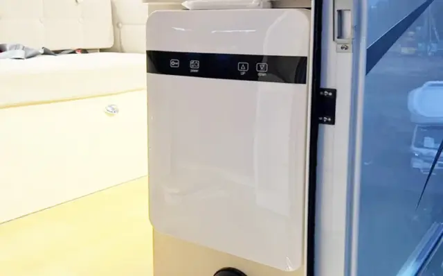 スライド式冷蔵庫