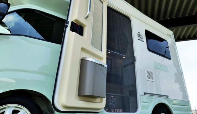 エントランスドア