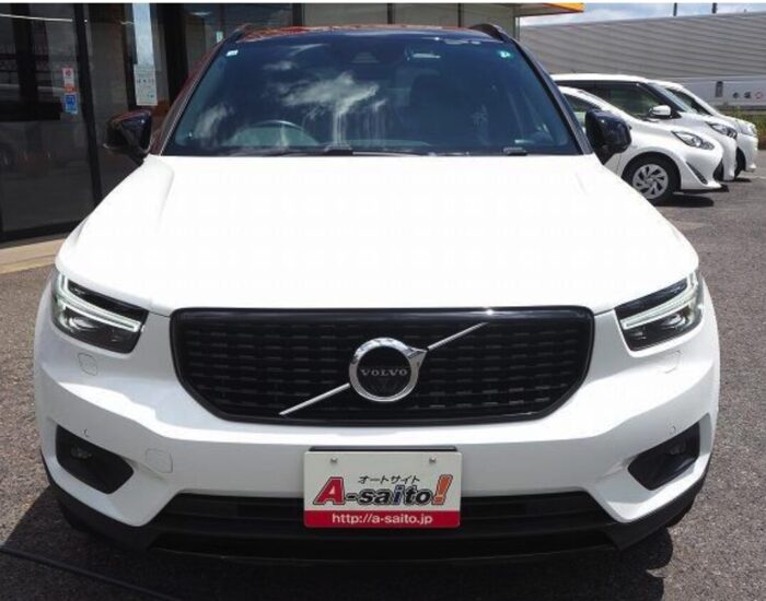 R2年式ボルボXC40 T4 AWD Rデザイン