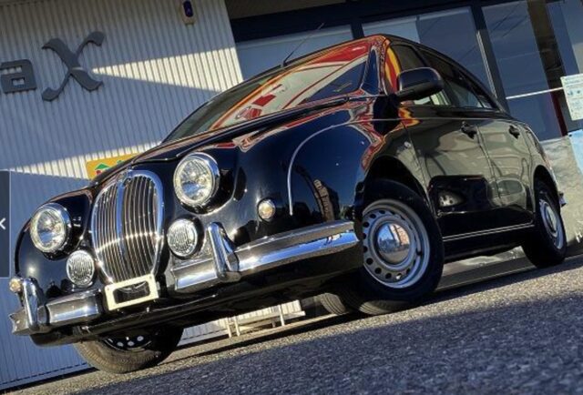 光岡自動車　ビュート